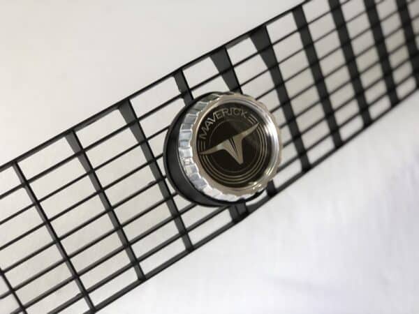 Emblema Billet Grade Ford Maverick GT Red - Image 13