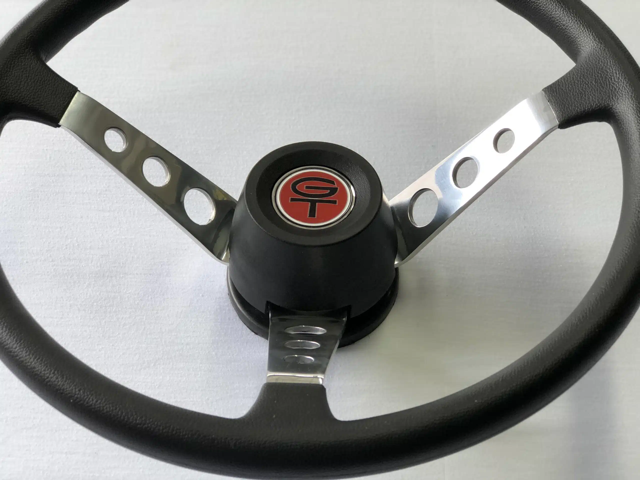 Volante Grabber PerformanceV8 Ford Maverick Logo GT Red - Imagem 3