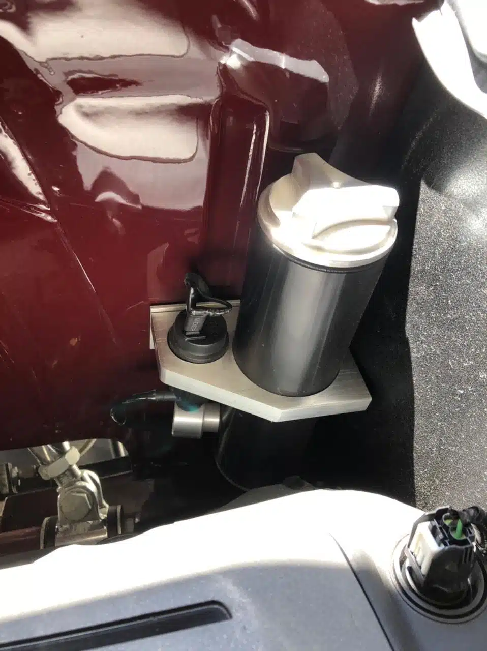 Reservatório Billet Black de Esguicho Elétrico Ford Maverick - Imagem 2