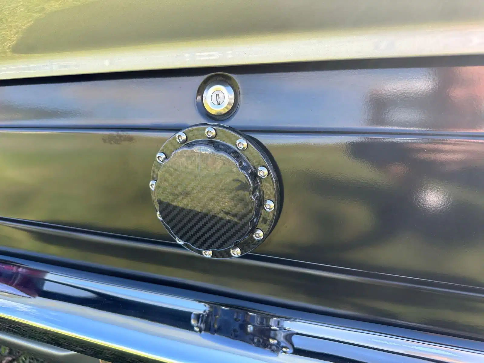 Tampa de Combustível Fibra de Carbono Ford Maverick & Mustang - Imagem 4