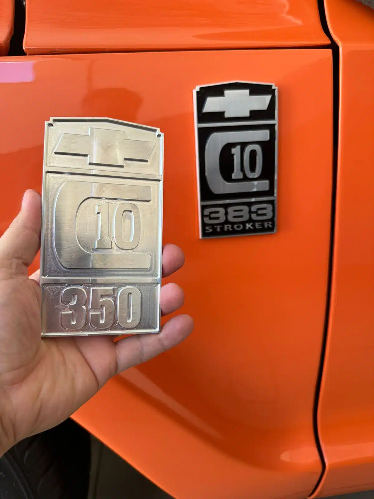 Emblema Billet Paralama Chevrolet C15 Custom - Imagem 7