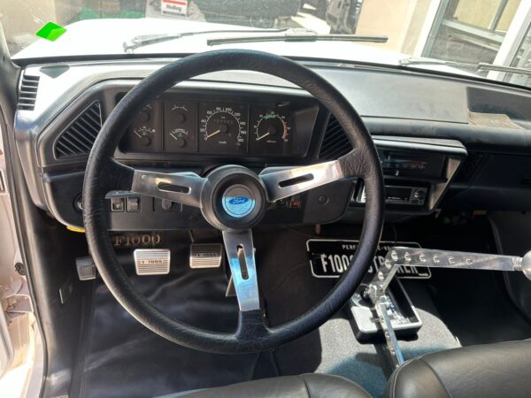 Volante Esportivo Ford F1000 PerformanceV8 - Image 2