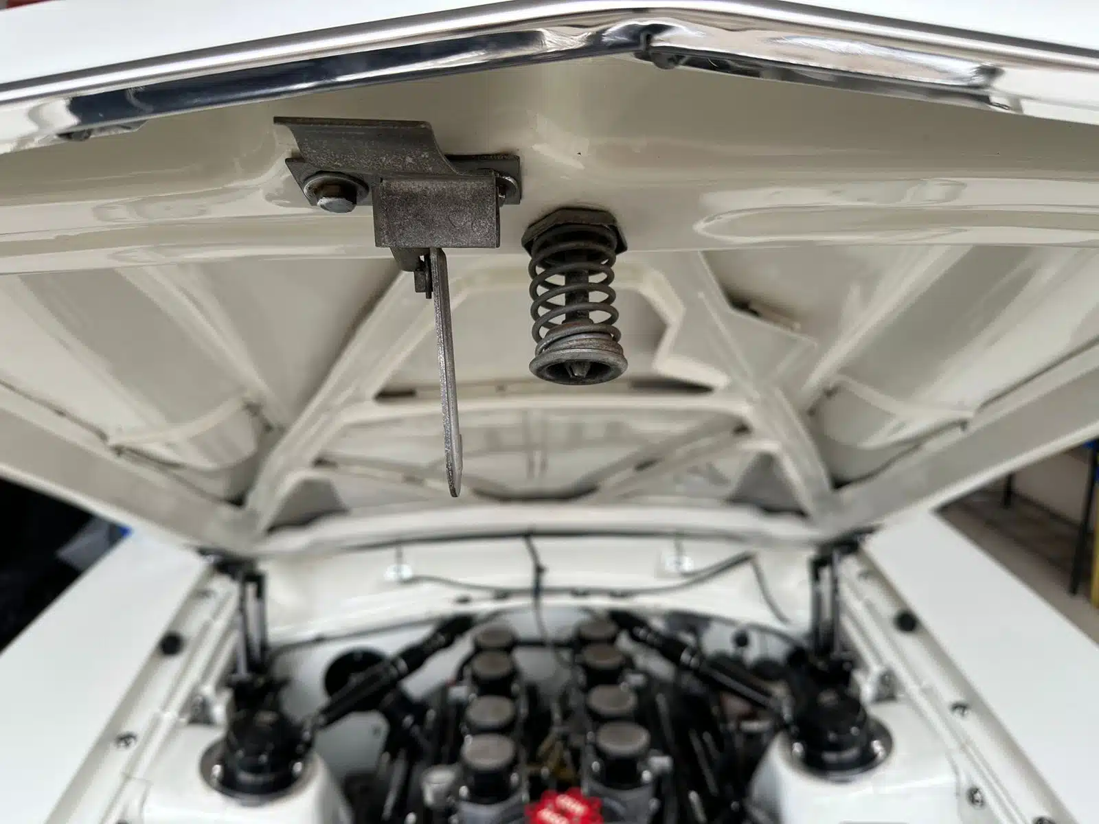 Gancho Pino Mola Trava Fechadura Capô Ford Maverick - Imagem 2