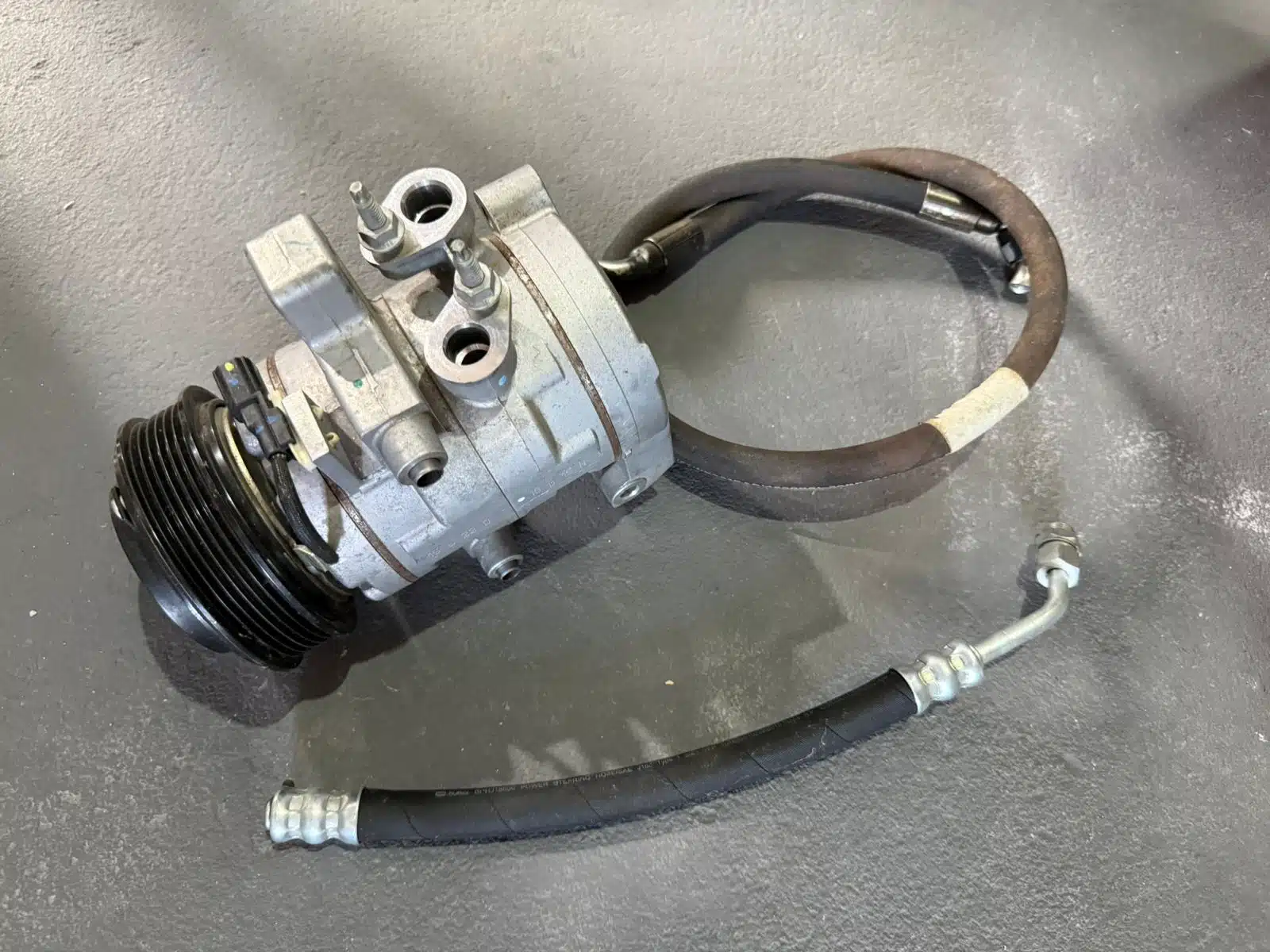 Compressor de Ar Condicionado Ford Mustang 2015 à 2024 - Imagem 2